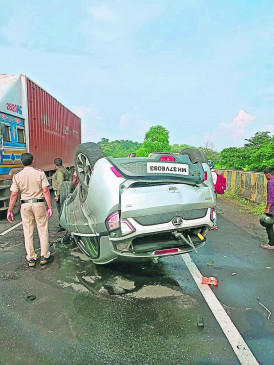 High speed car overturned in Ringnabodi, driver narrowly escaped