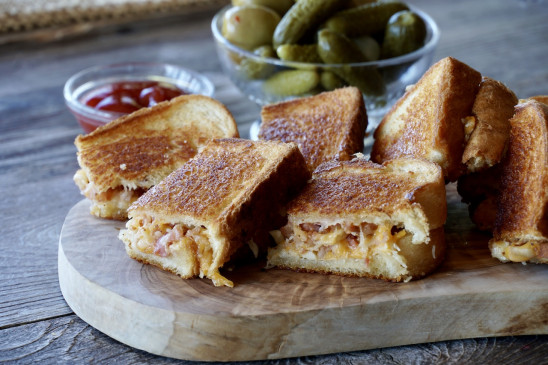 घर के तवे पर ब्रेकफास्ट में बनाइएं, स्ट्रीट स्टाइल में चीज़ सैंडविच, यहां देखिए, आसान विधि घर के तवे पर ब्रेकफास्ट में बनाइएं, स्ट्रीट स्टाइल में चीज़ सैंडविच, यहां देखिए, आसान विधि