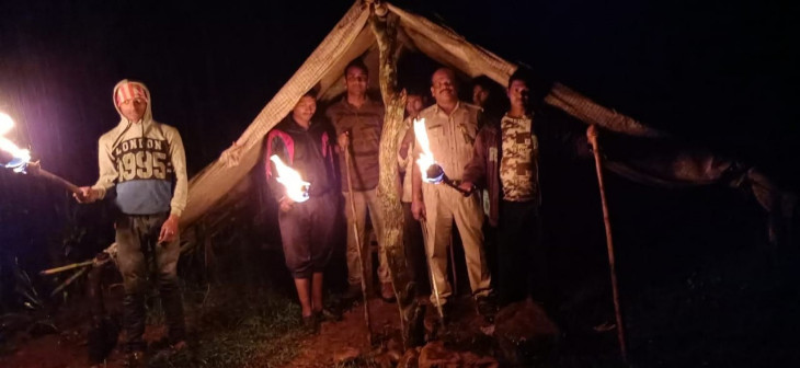 Leopard hunts calf, villagers are scared, patrol is being done by lighting torch