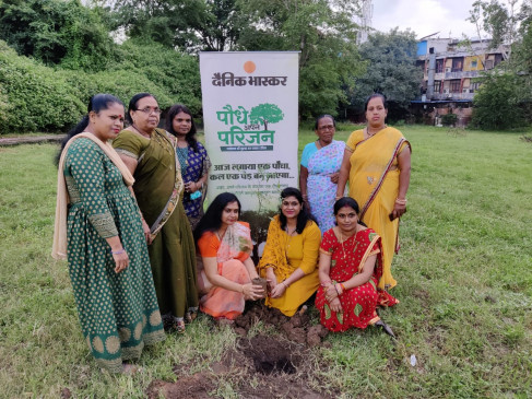 पर्यावरण को प्रदूषण मुक्त बनाते हैं पौधे - नीम के पौधे रोपकर कहा-पौधे लगाने के साथ उनका संरक्षण भी जरूरी है