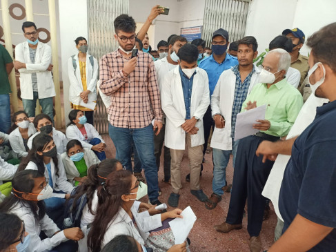 घेरा डीन कार्यालय, कॉलेज परिसर में निकाली रैली, एबीवीपी ने दिया समर्थन
