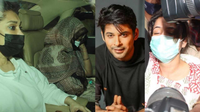 पंचतत्व में विलीन हुए सिद्धार्थ शुक्ला, मां ने नम आंखों से दी बेटे को मुखाग्नि, गमगीन रहा माहौल पंचतत्व में विलीन हुए सिद्धार्थ शुक्ला, मां ने नम आंखों से दी बेटे को मुखाग्नि, गमगीन रहा माहौल