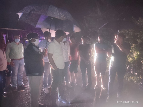 The driver, including the auto, drifted in the booming drain, could not know till late night