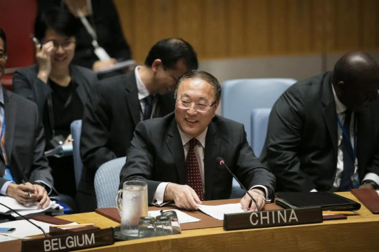 चीन ने 30 देशों की ओर से संयुक्त राष्ट्र महासभा में एकतरफा बाध्यकारी कदमों को रद्द करने का आह्वान किया