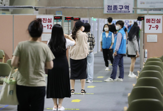 दक्षिण कोरिया में वैक्सीनेशन की गति तेज, पूरी तरह से टीकाकरण कराने वालों की संख्या 3 करोड़ के पार