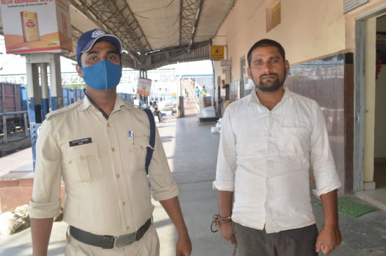 केवडिय़ा एक्सप्रेस से 9 किलो गांजा के साथ आरोपी गिरफ्तार