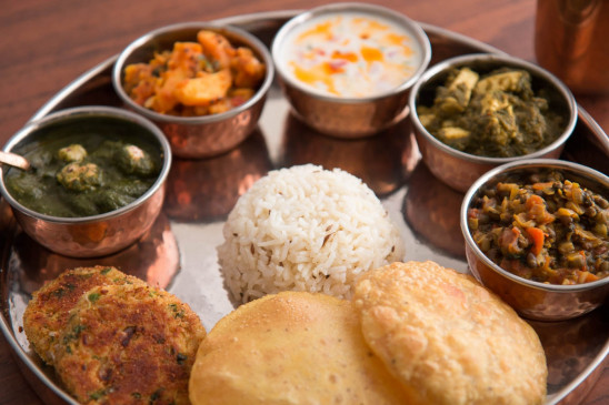 कम समय में घर पर तैयार हो जाएगी करवा चौथ की स्पेशल थाली, यहां देखिए, सबसे आसान रेसिपी 