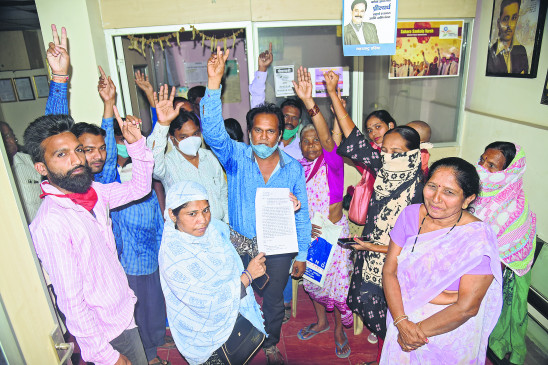 Money not received even after maturity date, uproar in Saharas office