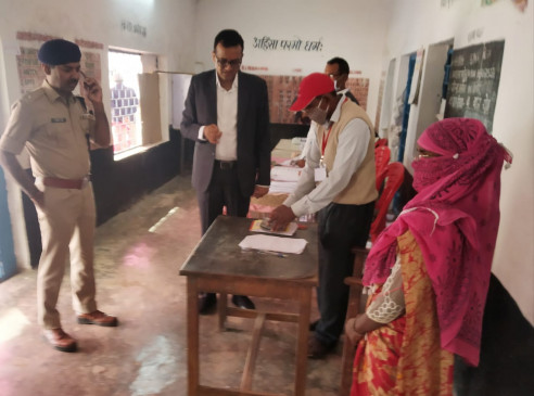 6 घंटे 44 फीसदी से भी ज्यादा मतदाओं ने डाले वोट