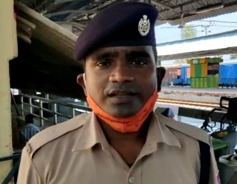 आरपीएफ जवान की मुस्तैदी से बची महिला यात्री की जान