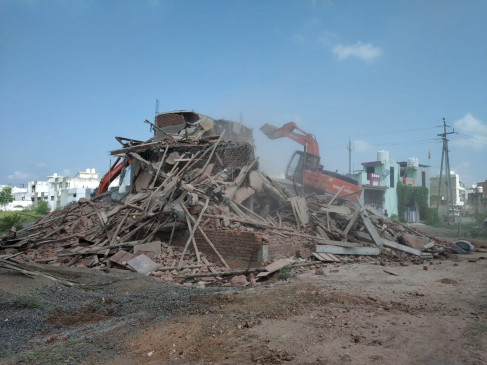 आधारताल में अवैध कब्जे से  मुक्त कराई करीब 28 करोड़ की सीलिंग की भूमि