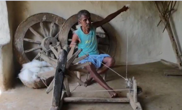 Sulakhma - Where the spinning wheel still runs, blankets are made from wool yarn