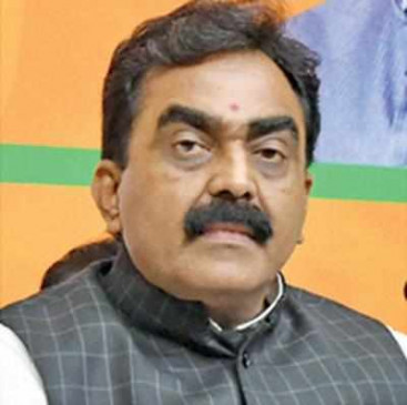 स्वास्थ्य कर्मियों के समर्पण से बना 100 करोड़ वैक्सीनेशन का आधार - राकेश सिंह