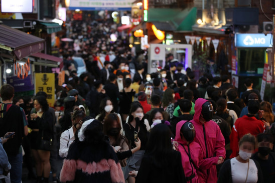 हैलोवीन समारोह में हुआ कोविड नियमों का उल्लंघन, पकड़े गए 1 हजार 289 लोग