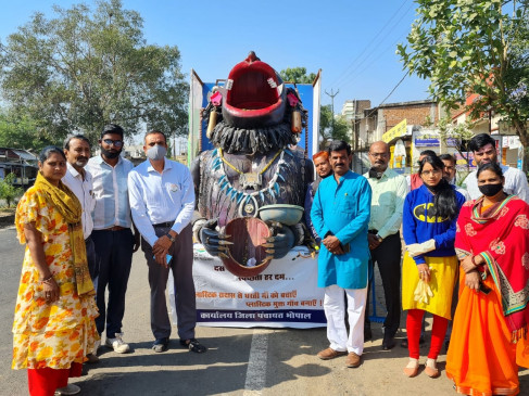 Message of cleanliness through garbage in Bhopal