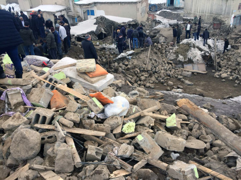 Earthquake of magnitude 6.4 hits Iran, 1 killed, 47 injured | 6.4 की भीषण तीव्रता का आया भूकंप, 1 की मौत, अन्य 47 घायल – Bhaskar Hindi