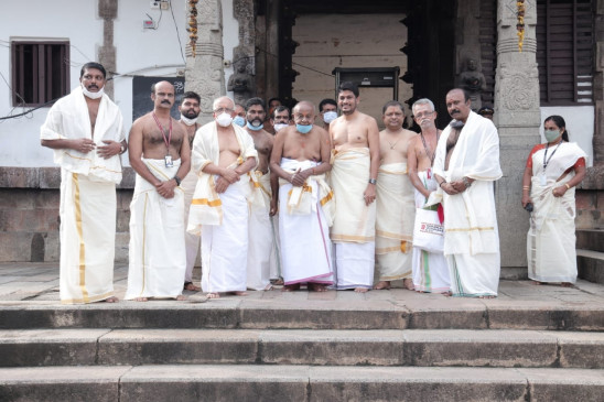पूर्व प्रधानमंत्री देवेगौड़ा ने  श्री पद्मनाभस्वामी मंदिर में की  पूजा-अर्चना