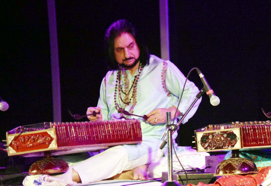 मप्र. सरकार ने  जम्मू-कश्मीर के  संतूर वादक  दिग्गज संगीतकार पंडित भजन सोपोरी को किया सम्मानित
