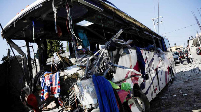 बस का हुआ ब्रेक फेल, घर से टकराने के बाद 19 लोगों की मौत