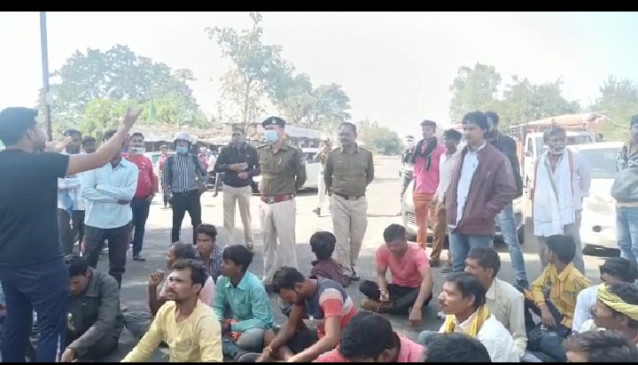 Farmers jammed the National Highway for electricity