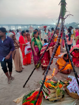 First Arghya offered to the setting sun on Chhath Mahaparv