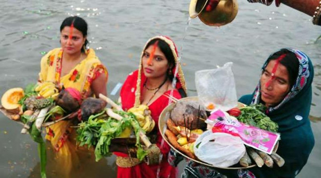 भारत के इन राज्यों में श्रद्धालुओं ने उगते सूर्य को ऐसे दिया अर्घ्य, चौथे दिन हुआ महापर्व छठ का समापन  