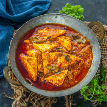 घर पर बनाएं होटल जैसी घी वाली पनीर रोस्ट सब्ज़ी, यहां देखे आसान सी रेसिपी