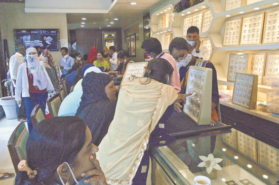 Money rained heavily on Dhanteras, problems caused by traffic jams