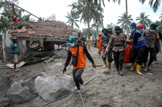Death toll from volcanic eruption in Indonesia reaches 22 | पूर्वी जावा प्रांत में ज्वालामुखी विस्फोट से मरने वालों की संख्या 22, अन्य 30 लापता – Bhaskar Hindi