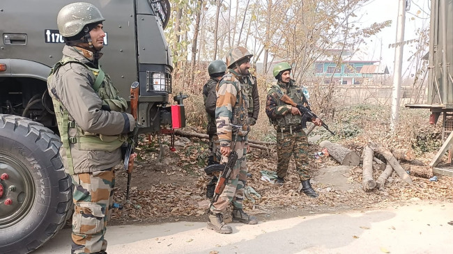 शोपियां जिले के चेक चोलन इलाके में सुरक्षाबलों ने मार गिराया 1 आतंकी, ऑपरेशन जारी