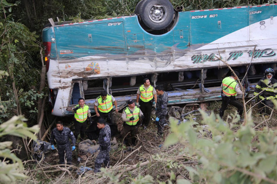 At least 18 killed, 25 injured in bus accident in southern Ecuador | मोरोना सैंटियागो में बस दुर्घटना, कम से कम 18 की मौत, अन्य 25 घायल – Bhaskar Hindi