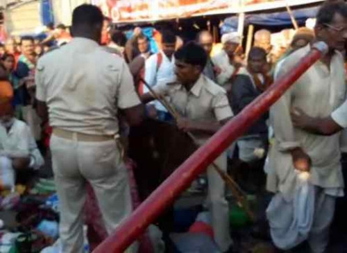 7 women injured in stampede at fertilizer distribution center in Bihars Araria
