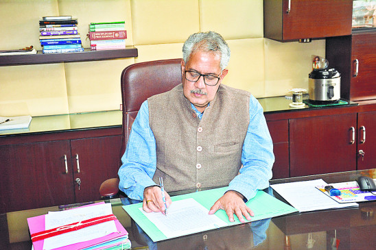 डॉ. वैद्य ने संभाला नीरी के निदेशक का पदभार डॉ. वैद्य ने संभाला नीरी के निदेशक का पदभार