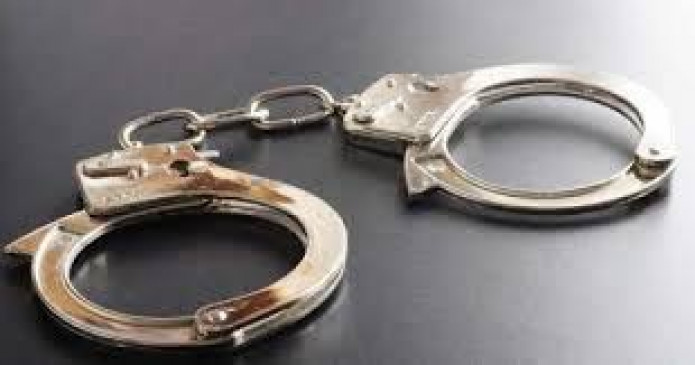 Masked dacoits took goods worth lakhs by taking the old woman hostage in the house
