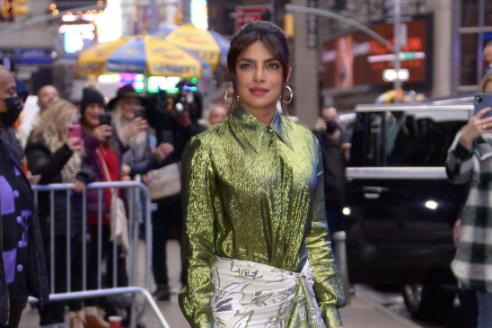 निक जोनस की पत्नी के रूप मे पहचाने जाने पर भड़की प्रियंका चोपड़ा, सोशल मीडिया पर पूछे सवाल निक जोनस की पत्नी के रूप मे पहचाने जाने पर भड़की प्रियंका चोपड़ा, सोशल मीडिया पर पूछे सवाल