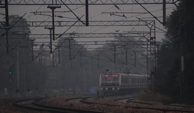 दिल्ली पहुंचने वाली स्पेशल ट्रेन, राजधानी समेत 5 ट्रेनें लेट, 2 एक्सप्रेस रद्द