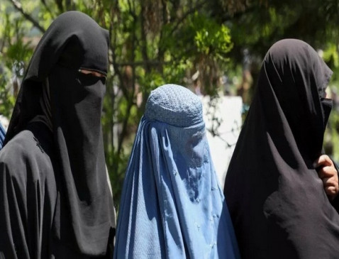 तालिबान महिलाओं को सार्वजनिक जीवन से हटाने की कोशिश कर रहा है