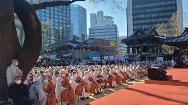 राष्ट्रपति के बौद्ध विरोधी पूर्वाग्रह के खिलाफ सियोल में हजारों बौद्ध भिक्षुओं ने की  रैली