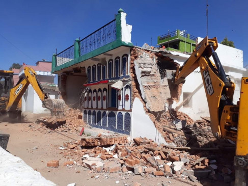 Action: Illegal encroachment on land worth Rs 27 lakhs, bulldozers run