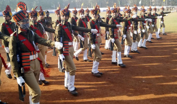 गणतंत्र दिवस परेड की फाइनल रिहर्सल पर एडीएम ने ली सलामी