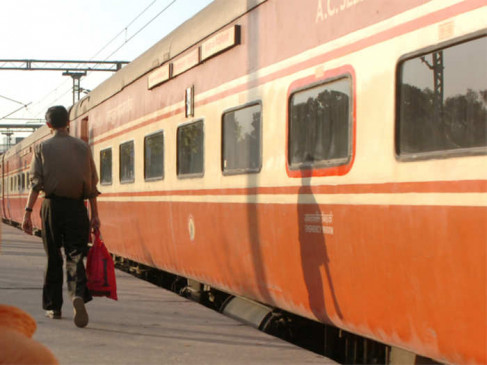 भंडारकुंड ट्रेन के हाल: 13 बोगी की ट्रेन, दस दिन में सिर्फ 37 यात्रियों ने किया सफर