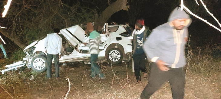 Car collided with tree, 4 youths died on the spot