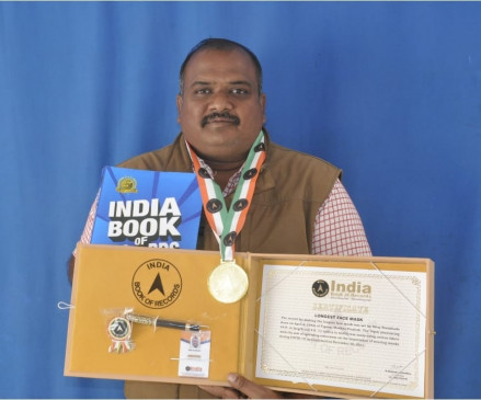 Made the countrys longest mask, recorded in the India Book of Records