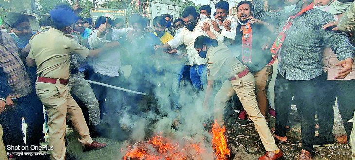 Police personnel scorched in flames while burning the Chief Ministers effigy