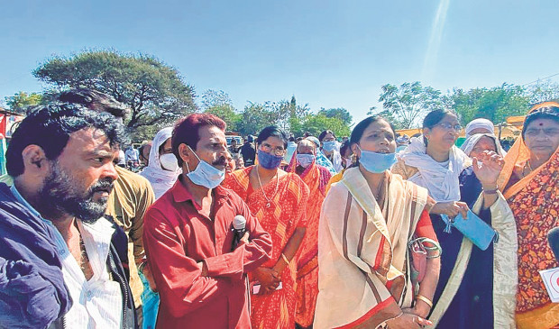 Rampur residents irritated by coal dust, blocked the way