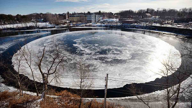 नदी के बीच में बनी गोल बर्फीली तस्वीर, 2019 में पहली बार देख चौंक गए थे लोग