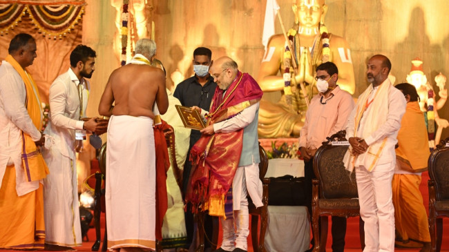 केंद्रीय गृहमंत्री अमित शाह ने  हैदराबाद पहुंचकर,  स्टैच्यू ऑफ इक्वेलिटी के किए  दर्शन