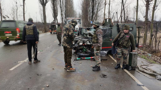 जम्मू-कश्मीर के बारामूला में सड़क दुर्घटना में सेना के चार जवान घायल