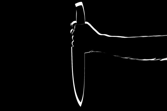 प्रेमी ने चाकू मारकर लड़की की हत्या की, किया आत्मसमर्पण