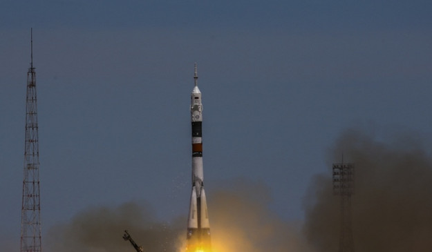 रूस ने प्रतिबंधों को लेकर सोयुज रॉकेट लॉन्च को रोका